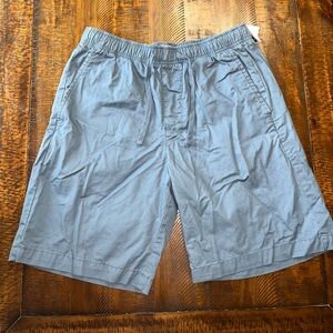 Brand New With Tags. GAP men’s size small dress shorts.